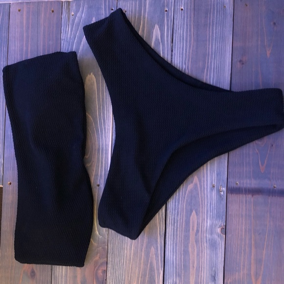 Bikini - Picture 2 of 2